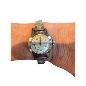 Vintage Timex Ladies Watch | Waterproof | Shock Resistant Expansion Band‎ | Runs